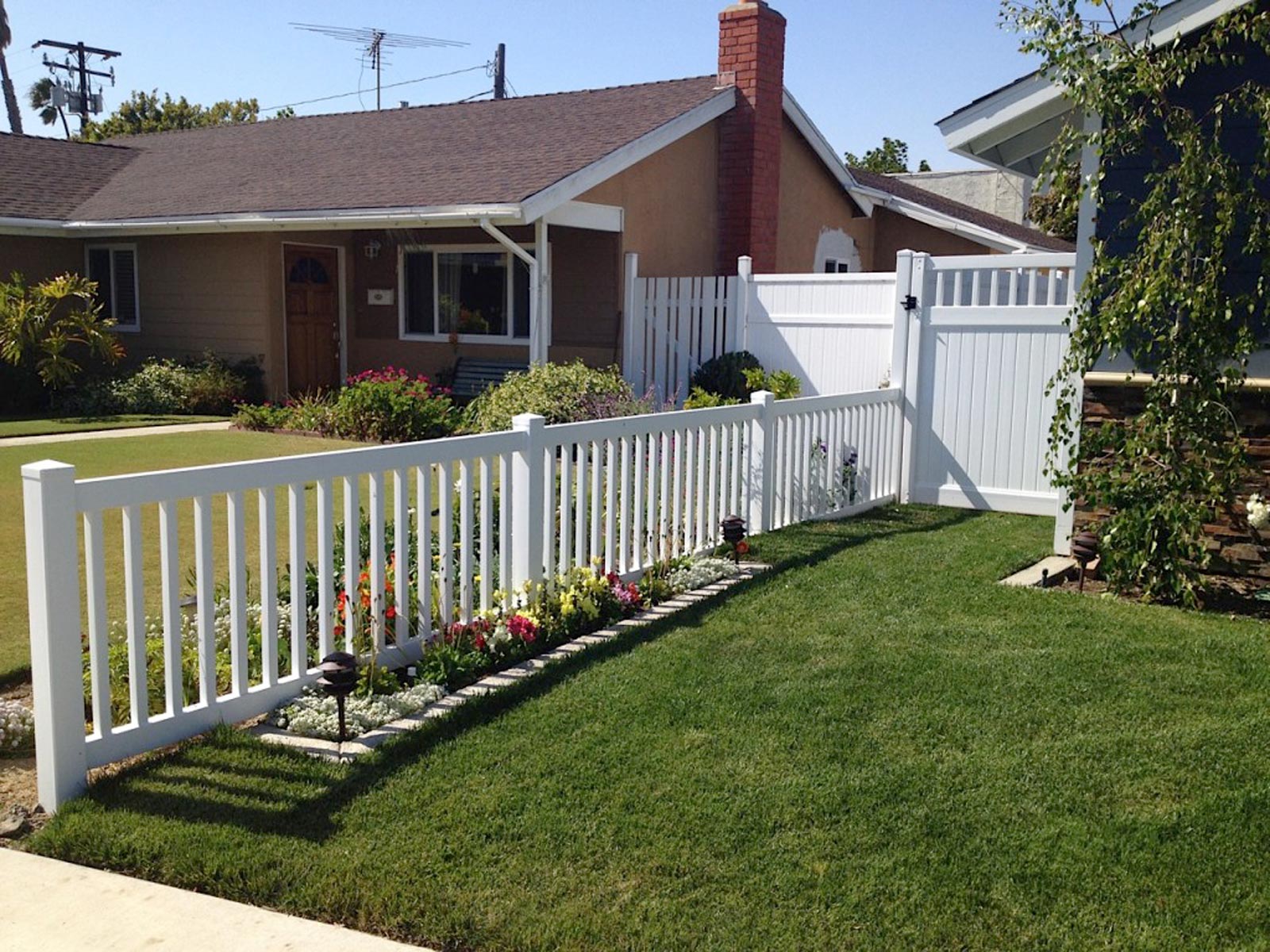 Plastic Fence vs. Wood Fence - The Pros & Cons